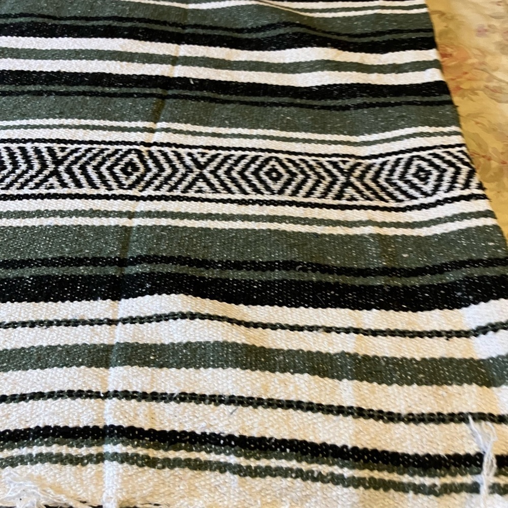 Mexican blanket from Earth Ragz cotton & recycled fibers grays & white 50 x 72” - Picture 3 of 8